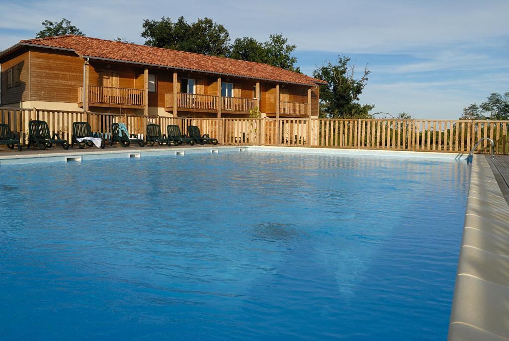 Madame Vacances - Residence Du Golf D'Armagnac Eauze Bilik gambar